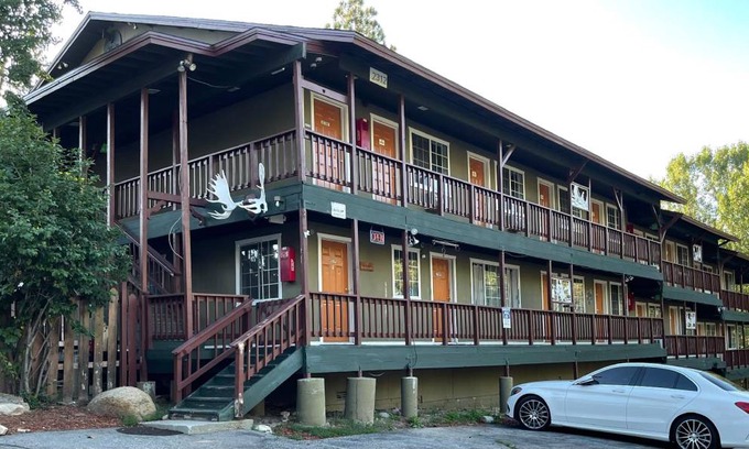 Arrowbear Lake Hotel | 180 m² Motel ∙ 4 guests
