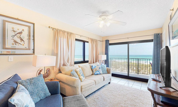 Navarre Beach Condo | 1st-floor condo with WiFi, outdoor pool & grilling area