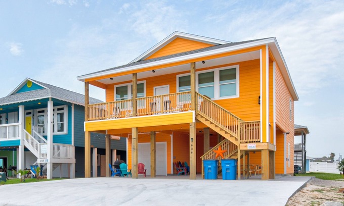 Port Aransas House | 2 Homes- Perfect location for large families or groups. Pool, Walk to BEACH