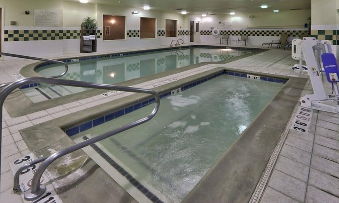 Albuquerque House | 2 Units for Group Travel! Free Parking, Pool! A short drive to Kimo Theater!