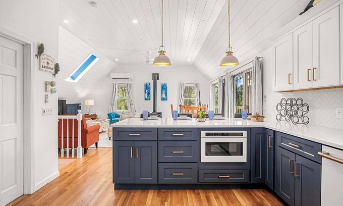Eastham House | 2025 Remodel! Walk to Pond, 2 Min Drive to Beach!