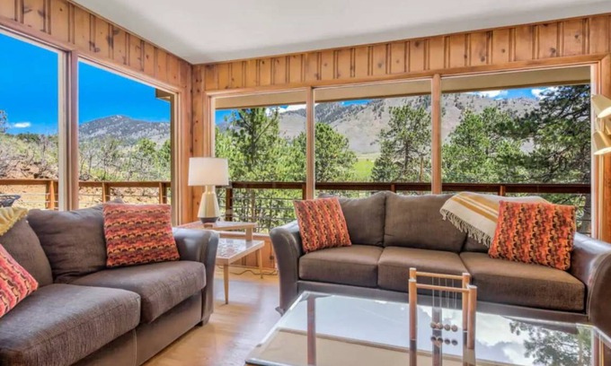 Cascade-Chipita Park Cabin | 208 m² Cabin ∙ 4 bedrooms ∙ 10 guests