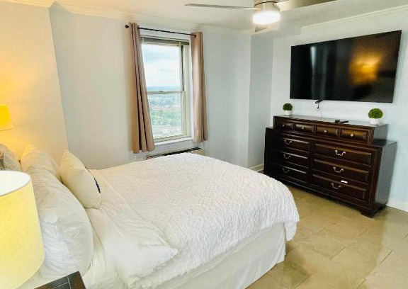 Downtown Atlanta Apartment | 20th Flr Condo -Downtown Atlanta - Walk to Stadium- High Rise Hideaway