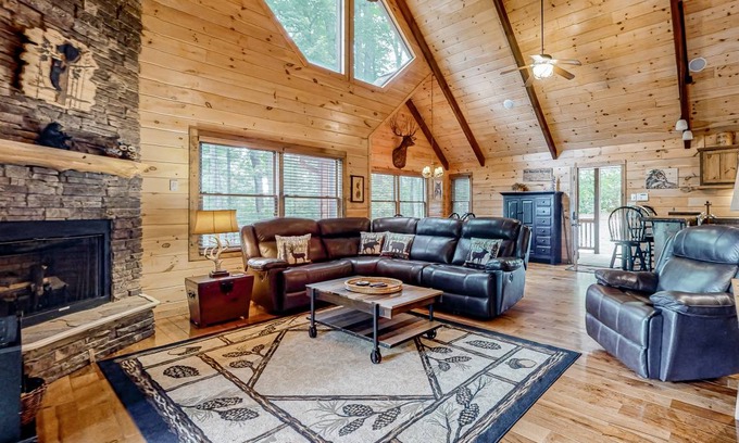 Ridges Over the Lake Cabin | 212 m² Cabin ∙ 3 bedrooms ∙ 8 guests