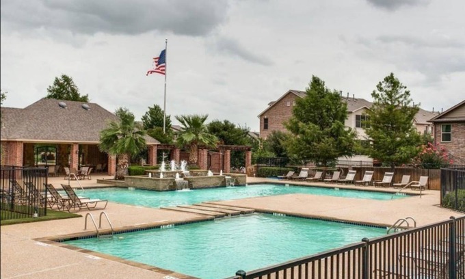Lewisville Condo | 223 m² Condo ∙ 2 bedrooms ∙ 2 guests