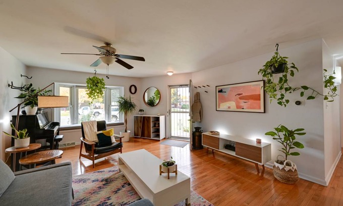 Virginia Village House | 241 m² House ∙ 3 bedrooms ∙ 5 guests