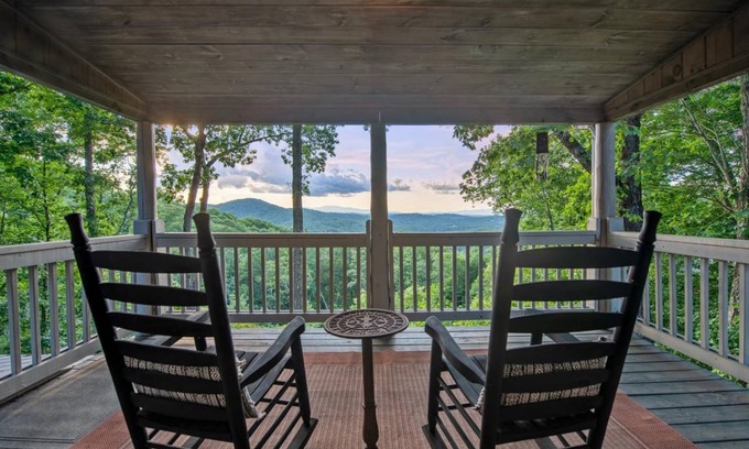 Ridges Over the Lake Cabin | 245 m² Cabin ∙ 4 bedrooms ∙ 8 guests
