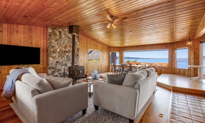 Tulalip House | 256 m² House ∙ 4 bedrooms ∙ 8 guests