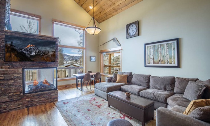 Creede House | 269 m² House ∙ 3 bedrooms ∙ 13 guests