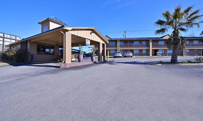 Center Hotel | 27 m² Motel ∙ 127 guests