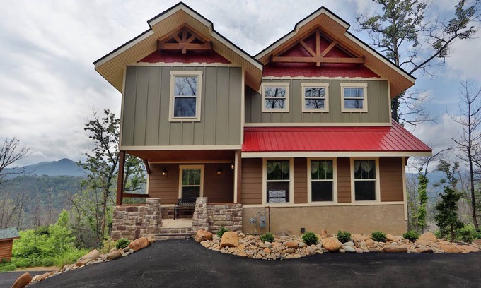 Gatlinburg Cabin | 271 m² Cabin ∙ 4 bedrooms ∙ 10 guests