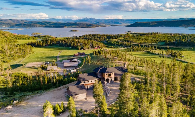 Grand Lake House | 279 m² House ∙ 3 bedrooms ∙ 8 guests