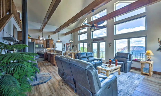 Cripple Creek House | 295 m² House ∙ 4 bedrooms ∙ 11 guests