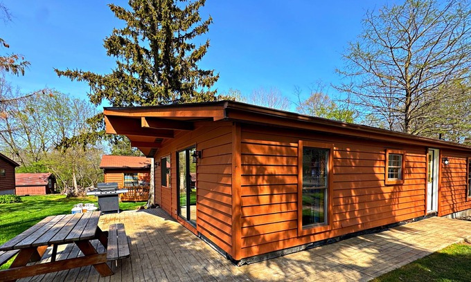 Put-in-Bay House | 3 Bedroom 2 Bath Home in Island Club -Sleeps 8 - Parking & Pool Access - IC63