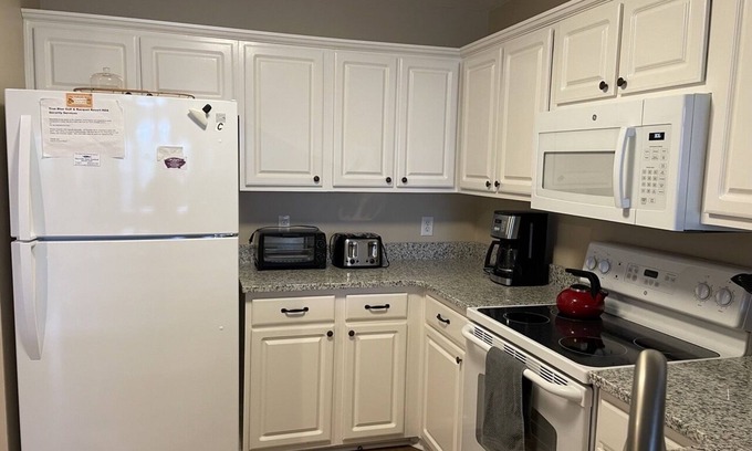 Pawleys Island Condo | 3 Bedroom ground floor -17th Hole - True Blue - near pool - wifi