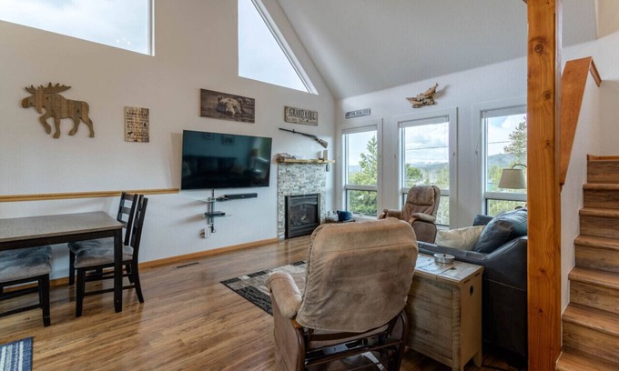 Grand Lake House | 3 BR Cabin with lake view - Pet Friendly