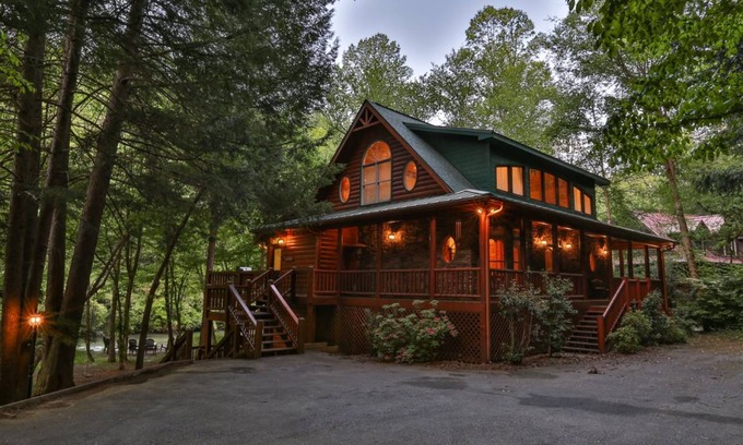 East Ellijay Cabin | 324 m² Cabin ∙ 4 bedrooms ∙ 8 guests