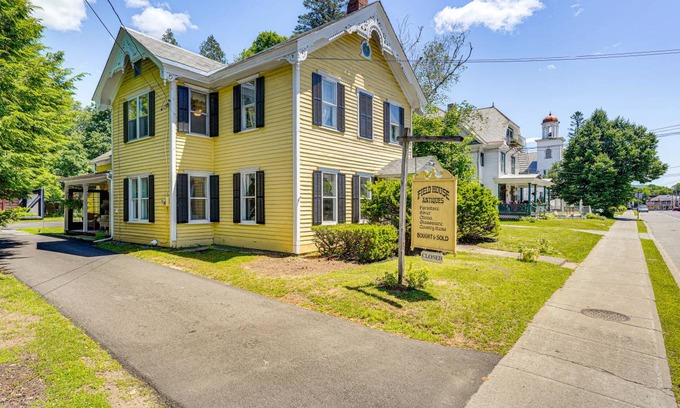 Warrensburg House | 337 m² House ∙ 4 bedrooms ∙ 8 guests
