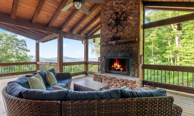 Raccoon Ridge Cabin | 344 m² Cabin ∙ 4 bedrooms ∙ 10 guests