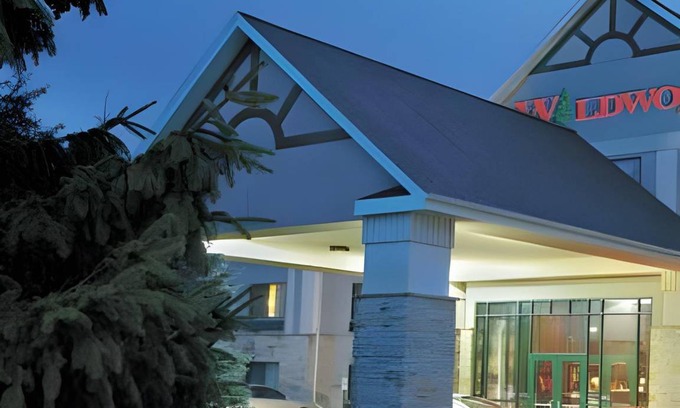 Pewaukee Hotel | 37 m² Hotel ∙ 127 guests