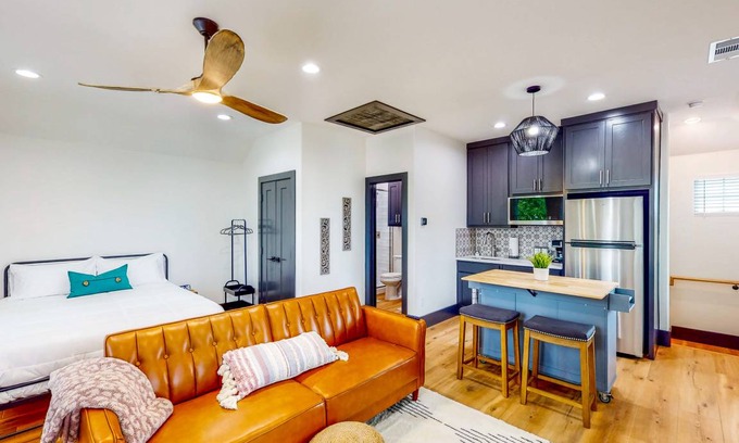 McKinney House | 47 m² House ∙ 3 guests
