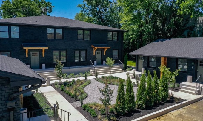 Hillsboro West End Apartment | 48 m² Apartment ∙ 8 bedrooms ∙ 32 guests