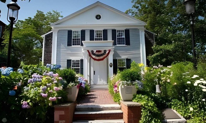 Nantucket Town House | 48 m² Motel ∙ 127 guests