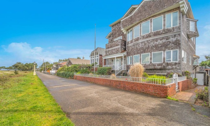 Seaside House | 488 m² House ∙ 5 bedrooms ∙ 10 guests