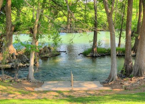 New Braunfels Apartment | 5 O Clock Somewhere WW H302