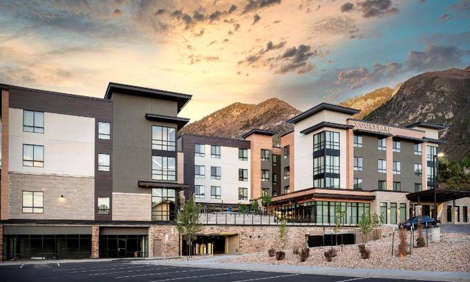 Cottonwood Heights Hotel | 52 m² Hotel ∙ 127 guests
