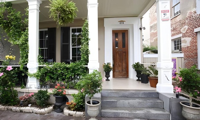 Lower Garden District Bed & Breakfast | 557 m² Bed and breakfast ∙ 11 bedrooms ∙ 22 guests
