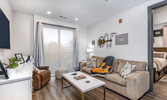 Rolling Mill Hill Condo | 57 m² Condo ∙ 1 bedroom ∙ 6 guests