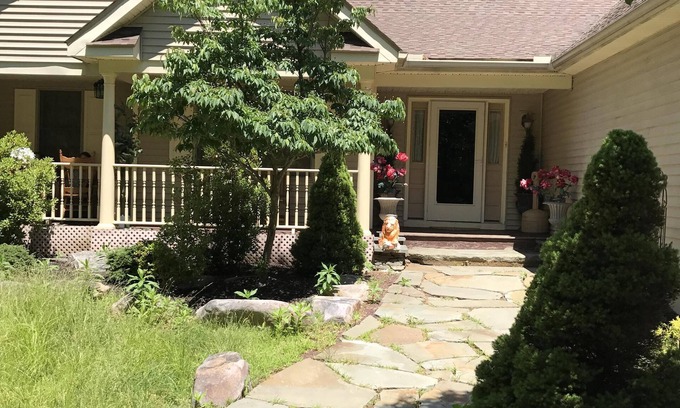 Lake Harmony Estates House | 6 BDRM BEAUTIFUL HOME ON ONE FLOOR "LIONS DEN" -Big Boulder,Camelback,Jack Frost