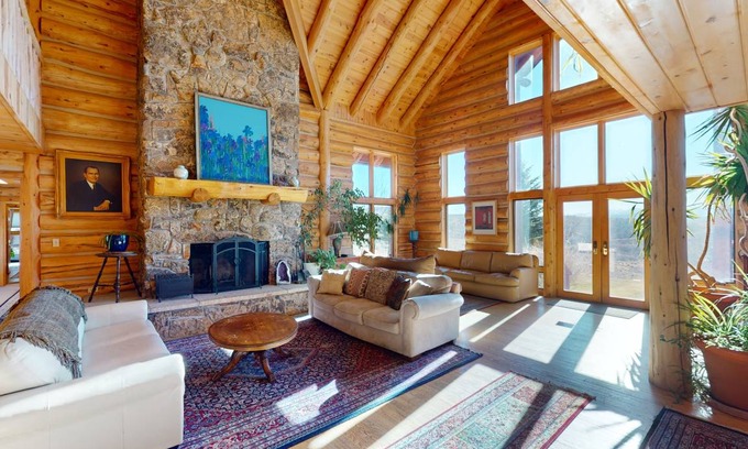 Glenwood Springs Cabin | 613 m² Cabin ∙ 7 bedrooms ∙ 19 guests