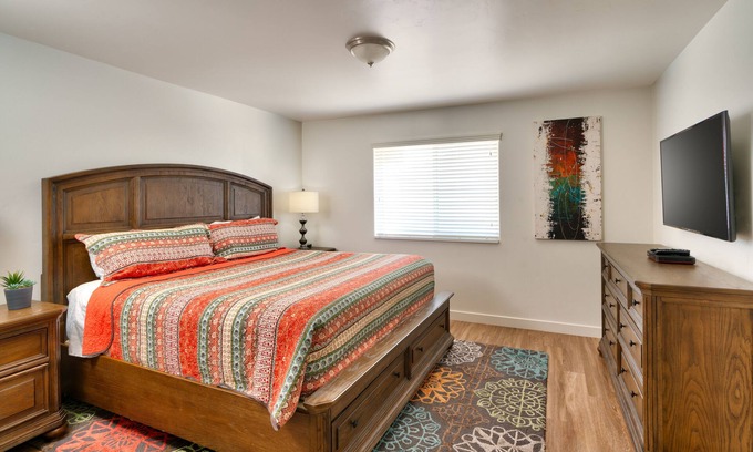 Moab South Valley Condo | 6H Spacious Moab RedCliff Condo, POOL & HOT TUB
