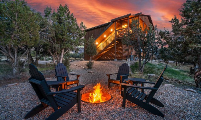 Orderville Cabin | 70 m² Cabin ∙ 2 bedrooms ∙ 4 guests