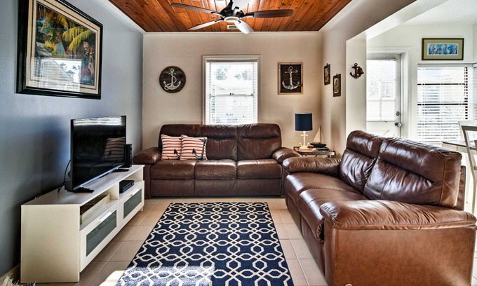 Indian Shores Cottage | 71 m² Cabin ∙ 2 bedrooms ∙ 4 guests