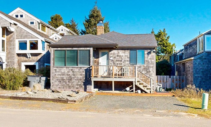 Cannon Beach Cottage | 75 m² Cabin ∙ 2 bedrooms ∙ 6 guests