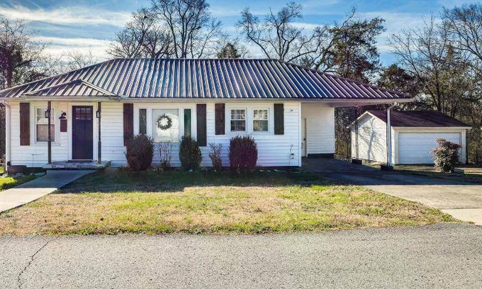 Shelbyville House | 80 m² House ∙ 2 bedrooms ∙ 4 guests