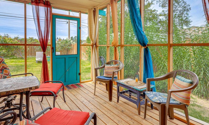 Truth or Consequences Cottage | 83 m² Cabin ∙ 2 bedrooms ∙ 5 guests