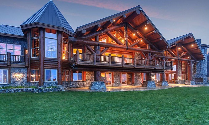 Port Orford Other | 929 m² Accommodation ∙ 4 bedrooms ∙ 12 guests