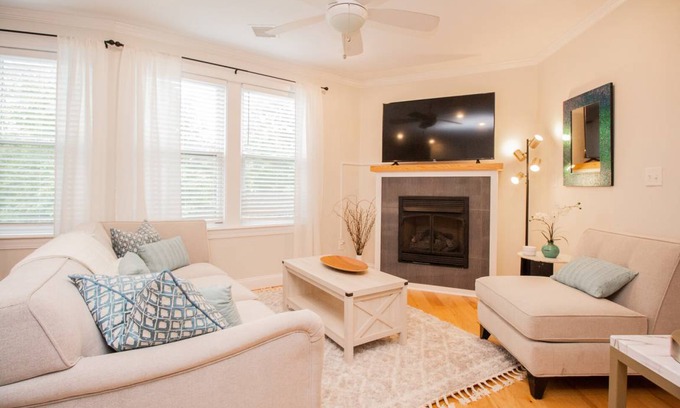 Fenway–Kenmore Apartment | 93 m² Apartment ∙ 2 bedrooms ∙ 4 guests