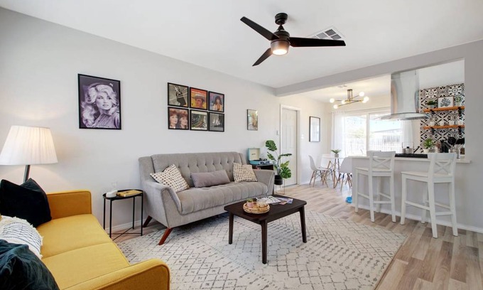 University Hills and Windsor Park House | 93 m² House ∙ 3 bedrooms ∙ 8 guests