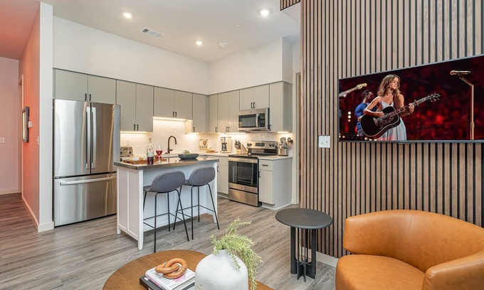Music Row House | Acoustic Anthem-2 Units-Pool & Gym-In Music Row