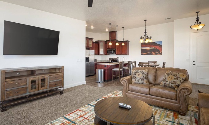 Moab Condo | Affordable Monthly Stays! | Downtown Moab | Pet Friendly | Storage - LDV2