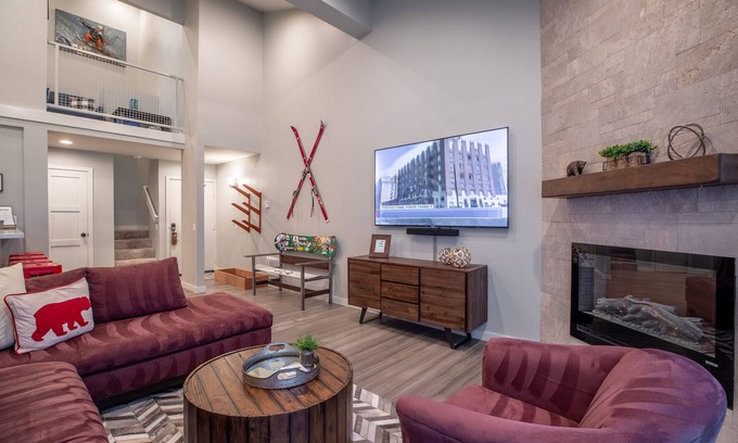 Mammoth Lakes Condo | AMAZING LOCATION, CLOSE TO SLOPES, WALK TO VILLAGE, SHOPS AND FOOD