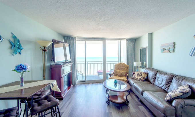 Downtown Myrtle Beach Condo | π Amazing Luxury Direct Ocean Front 1BD/1BA, Modern Decor. Great Location!