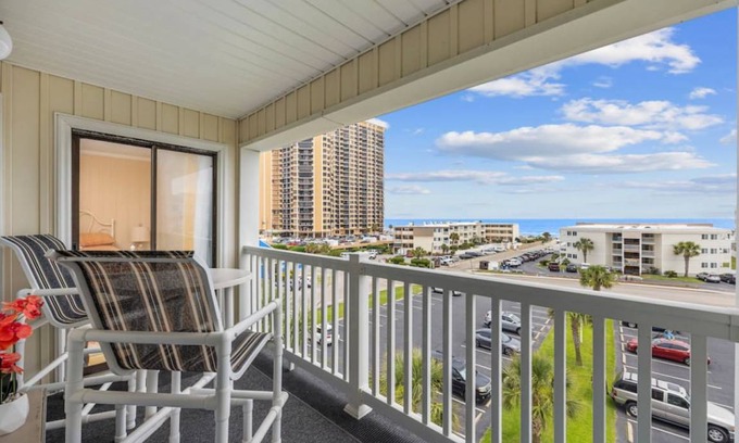 Myrtle Beach Apartment | Apartment ∙ 2 bedrooms ∙ 7 guests