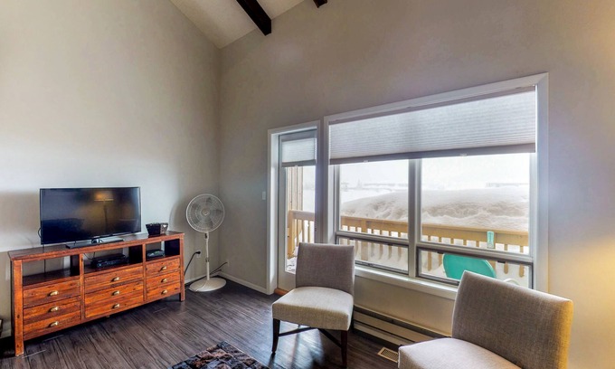 Pagosa Springs Apartment | Aspenwood condo with mountain view - near shopping & dining - 1 dog ok