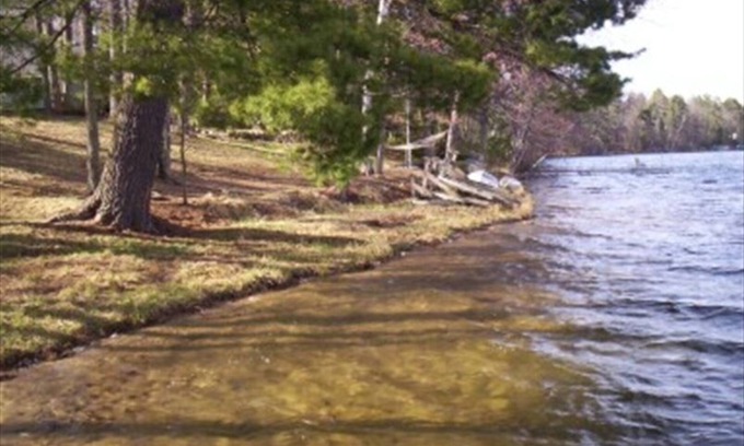 Eagle River Cabin | Bass Lk~Eagle River~Level to Water~Beautiful Sand Beach Front